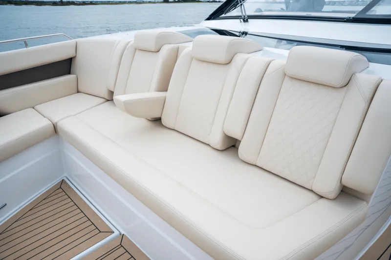 Slide: The Image of Cruisers Yachts 50GLS OB 2026 - 5585967