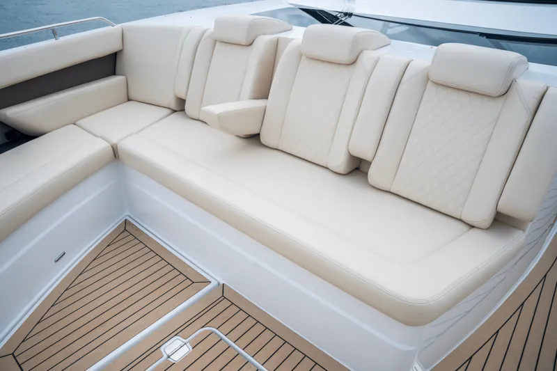 Slide: The Image of Cruisers Yachts 50GLS OB 2026 - 5585968