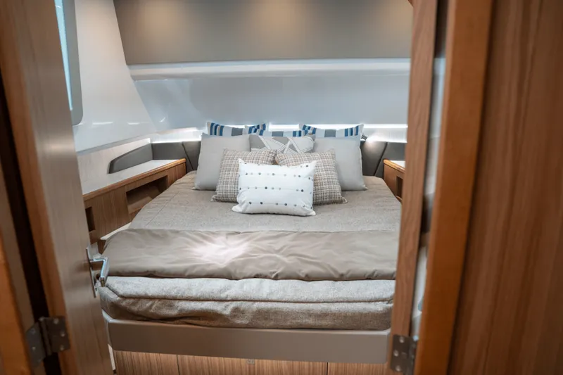 Slide: The Image of Cruisers Yachts 50GLS OB 2026 - 5585922