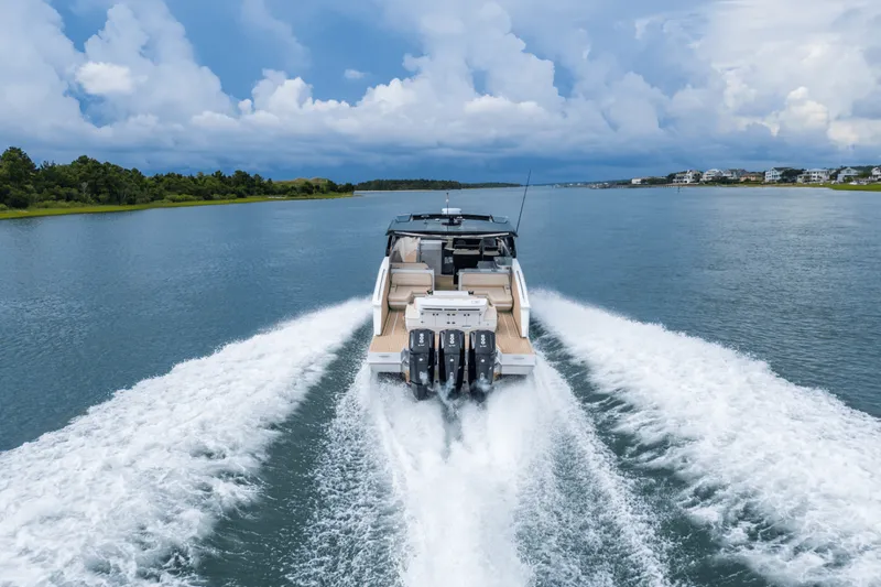 Slide: The Image of Cruisers Yachts 50GLS OB 2026 - 5585923