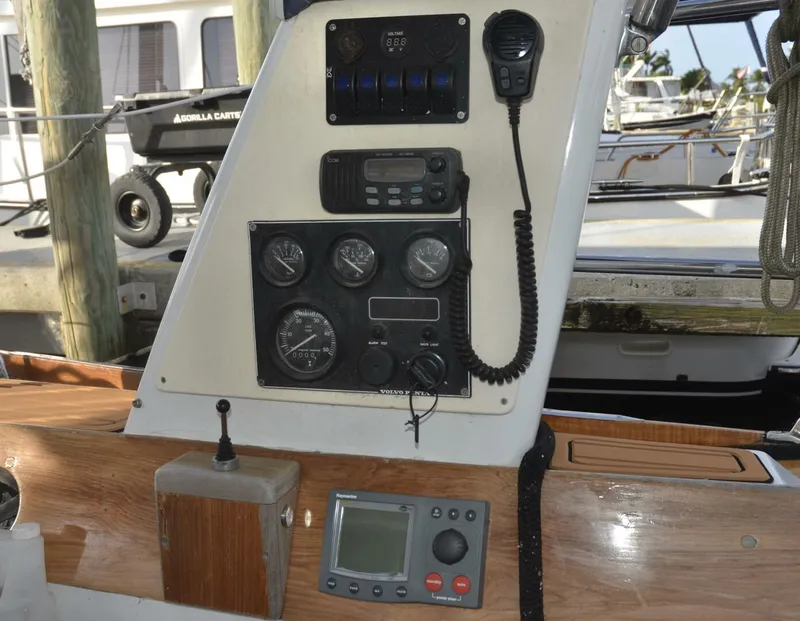 Slide: The Image of Cheoy Lee Aft Cockpit 1980 - 5439107