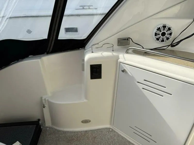 Slide: The Image of Cruisers Yachts 400 Express 2003 - 5444323