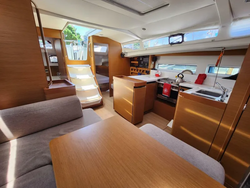 Slide: The Image of Galley 2023 Jeanneau Sun Odyssey 440 - Offshore High - 5438764