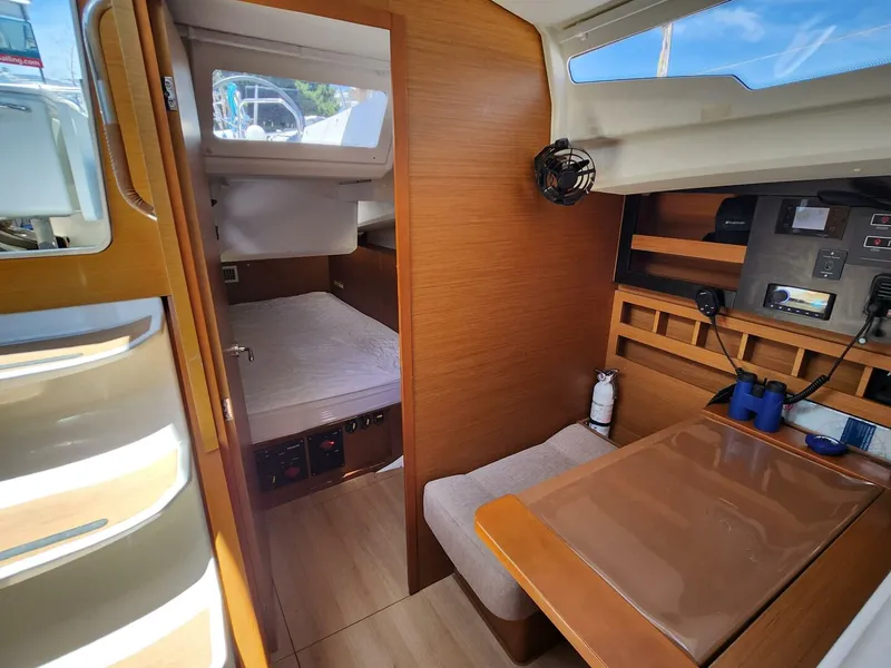 Slide: The Image of Nav Station 2023 Jeanneau Sun Odyssey 440 - Offshore High - 5438766