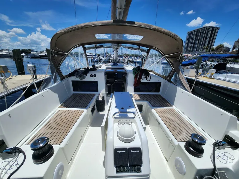 Slide: The Image of Cockpit Forward 2023 Jeanneau Sun Odyssey 440 - Offshore High - 5438770