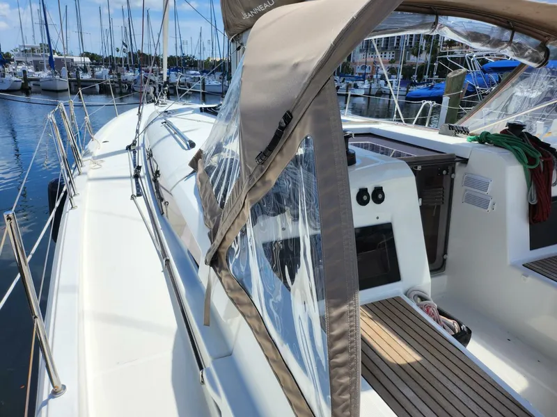 Slide: The Image of Port Deck 2023 Jeanneau Sun Odyssey 440 - Offshore High - 5438772