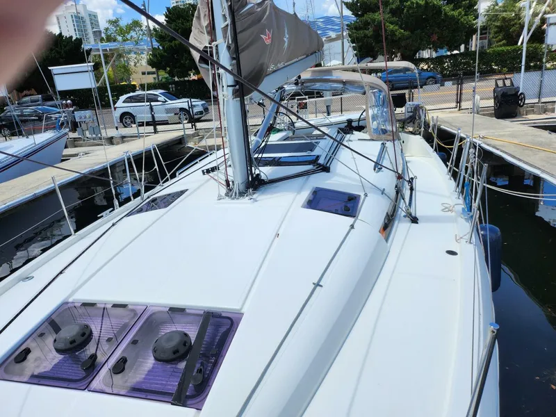 Slide: The Image of Foredeck Aft 2023 Jeanneau Sun Odyssey 440 - Offshore High - 5438838