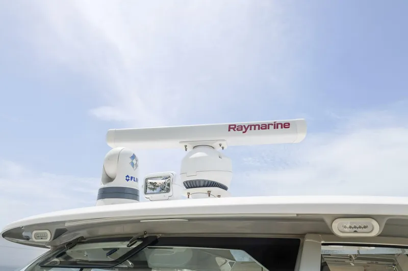 Slide: The Image of Boston Whaler 380 Realm 2022 - 5439074