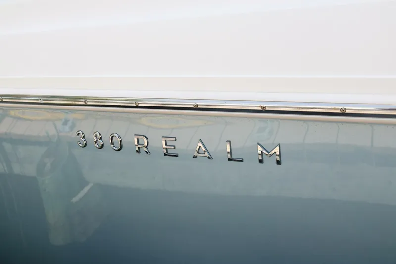 Slide: The Image of Boston Whaler 380 Realm 2022 - 5439079