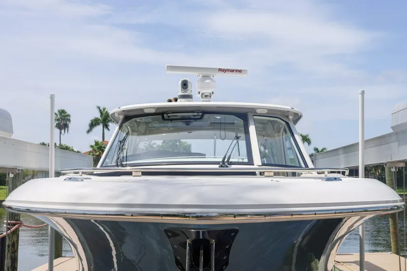 Slide: The Image of Boston Whaler 380 Realm 2022 - 5439068