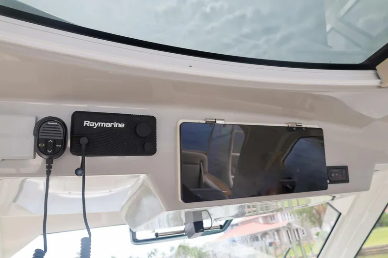 Slide: The Image of Boston Whaler 380 Realm 2022 - 5439087