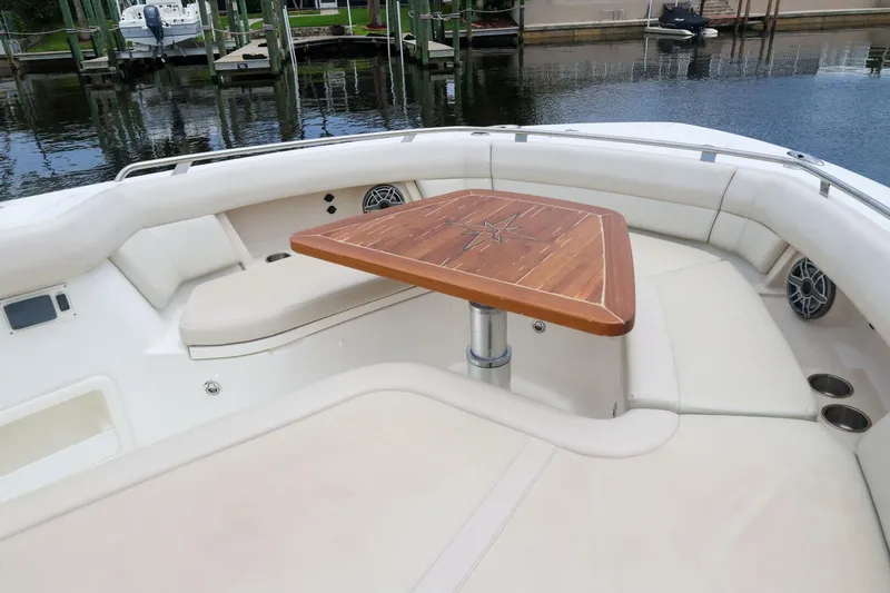 Slide: The Image of Boston Whaler 380 Realm 2022 - 5439094