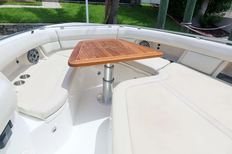 Slide: The Image of Boston Whaler 380 Realm 2022 - 5439095