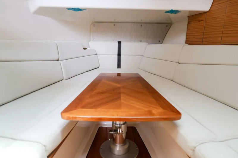 Slide: The Image of Boston Whaler 380 Realm 2022 - 5439097