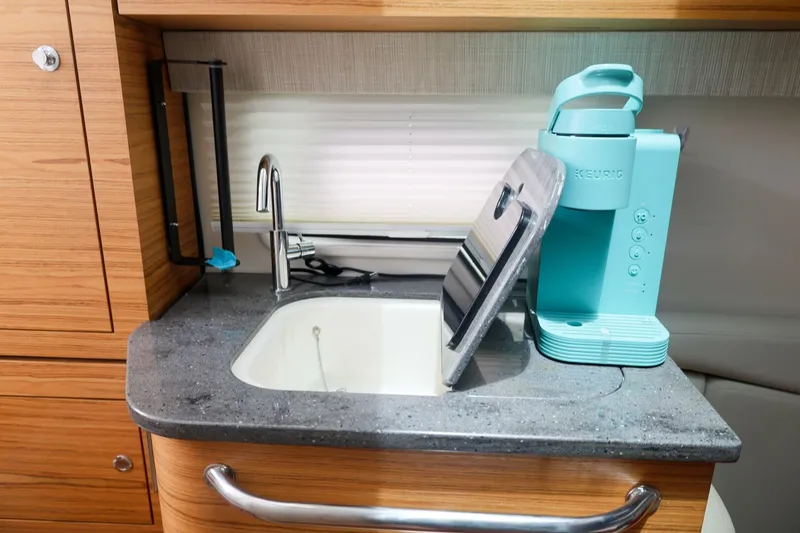 Slide: The Image of Boston Whaler 380 Realm 2022 - 5439099