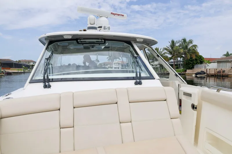 Slide: The Image of Boston Whaler 380 Realm 2022 - 5439104