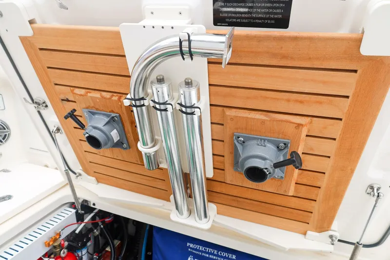 Slide: The Image of Boston Whaler 380 Realm 2022 - 5439102