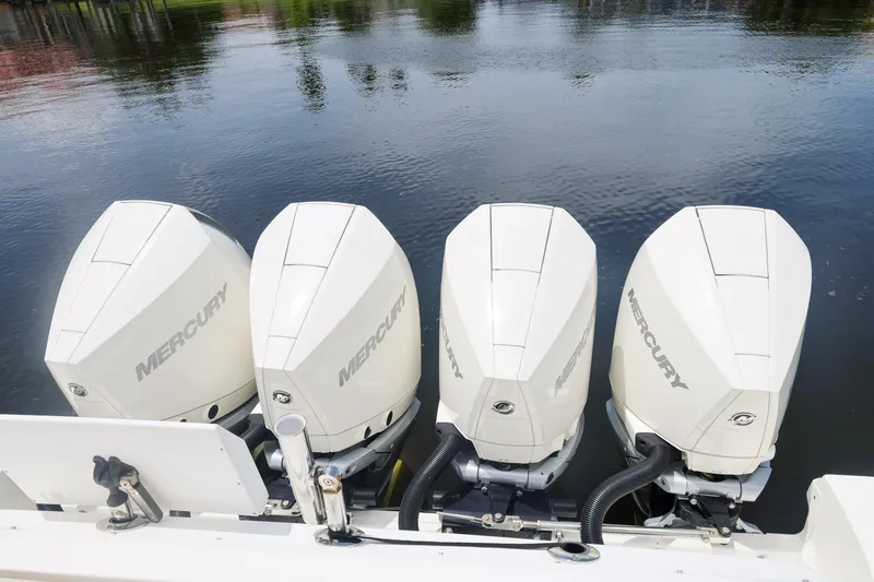 Slide: The Image of Boston Whaler 380 Realm 2022 - 5439070