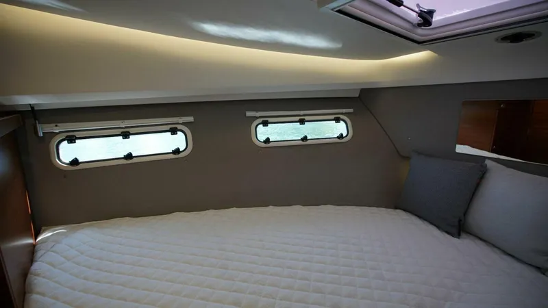 Slide: The Image of Nimbus 305 Coupe 2024 - 5442004