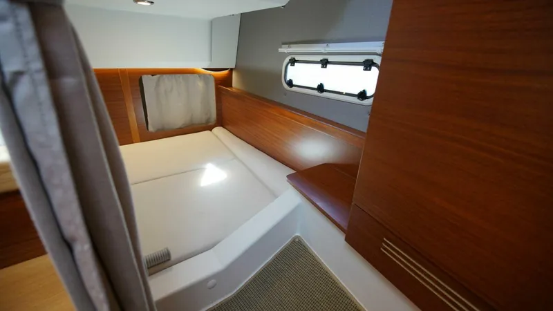 Slide: The Image of Nimbus 305 Coupe 2024 - 5442007