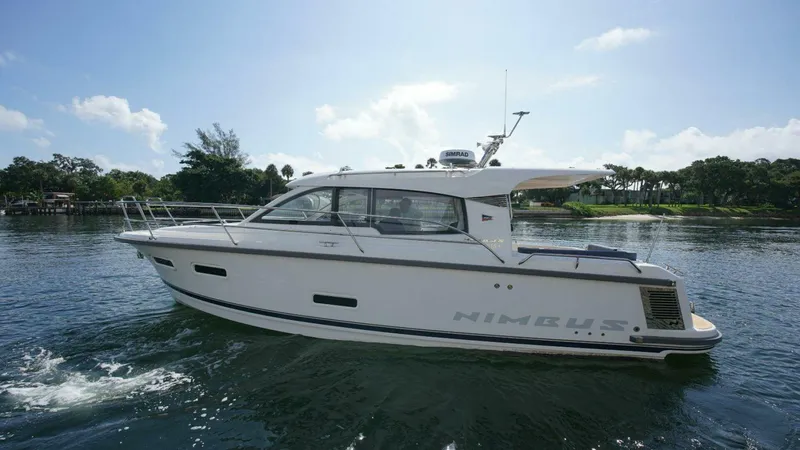 Slide: The Image of Nimbus 305 Coupe 2024 - 5441994