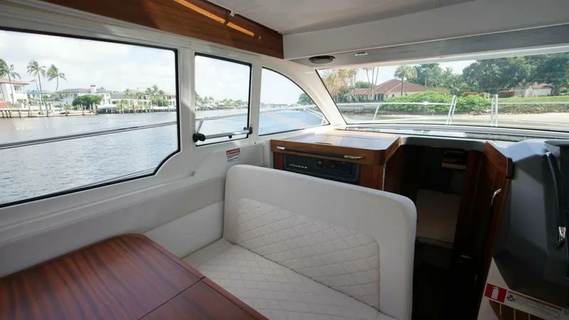 Slide: The Image of Nimbus 305 Coupe 2024 - 5442012