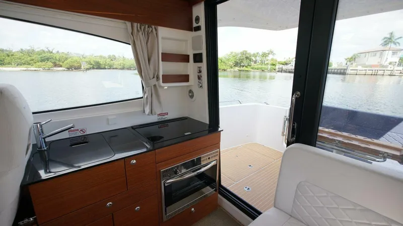 Slide: The Image of Nimbus 305 Coupe 2024 - 5442018