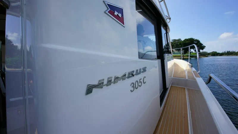 Slide: The Image of Nimbus 305 Coupe 2024 - 5442019