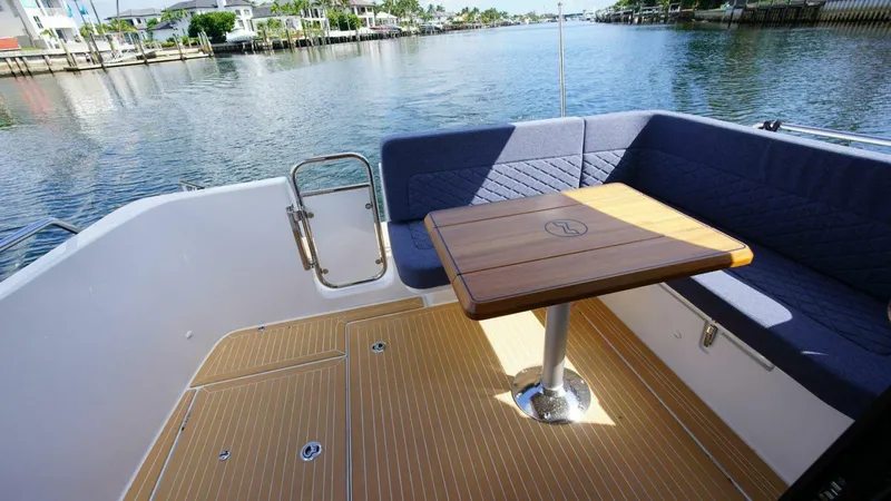 Slide: The Image of Nimbus 305 Coupe 2024 - 5442020