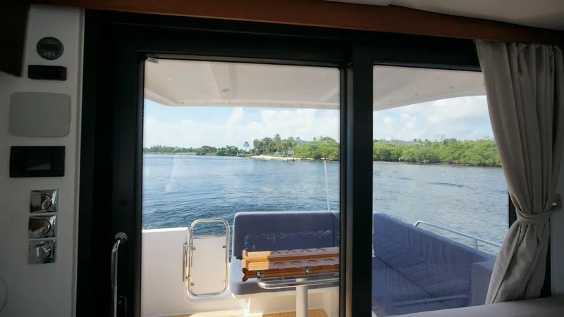 Slide: The Image of Nimbus 305 Coupe 2024 - 5441996