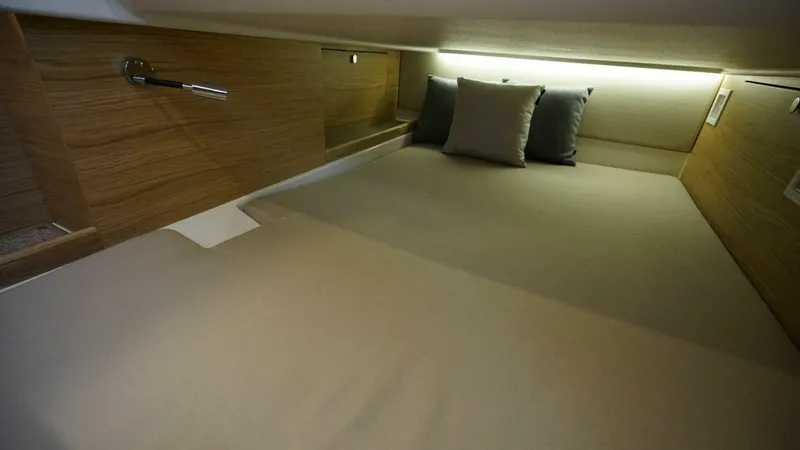 Slide: The Image of Nimbus Commuter 11 2024 - 5443600