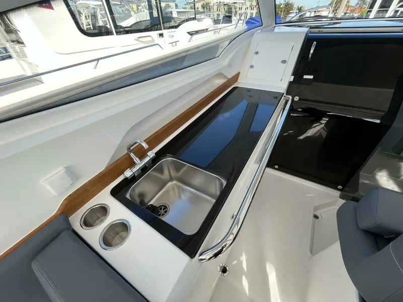 Slide: The Image of Nimbus Weekender 9 Command Deck 2024 Nimbus Weekender 9 - 7681274