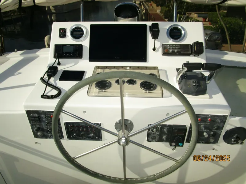 Slide: The Image of 63' Hatteras flybridge helm3 - 5444692