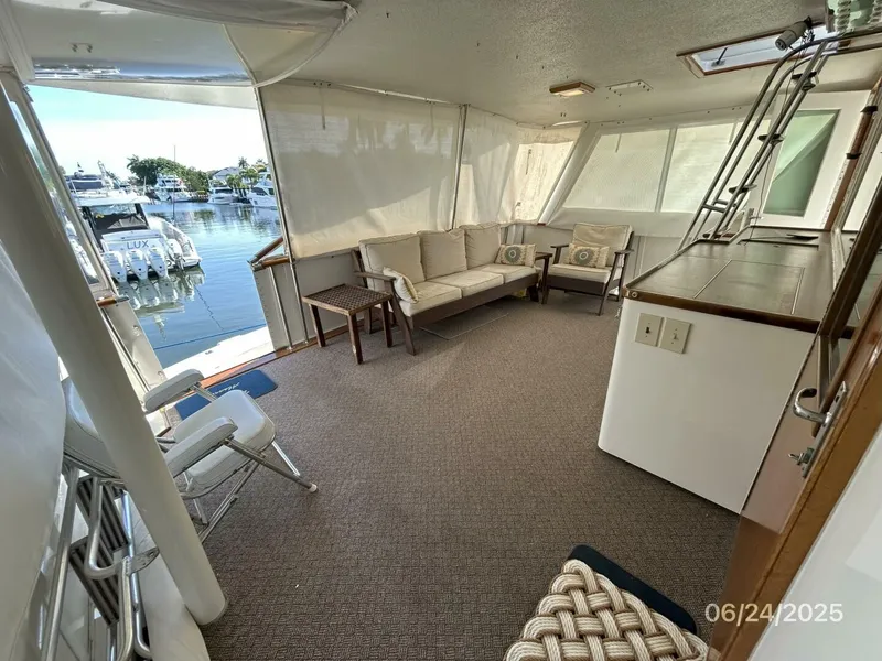 Slide: The Image of 63' Hatteras aftdeck1 - 5444650