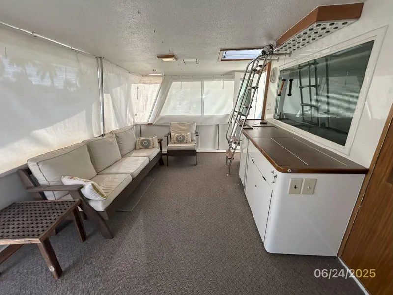 Slide: The Image of 63' Hatteras aftdeck port - 5444652