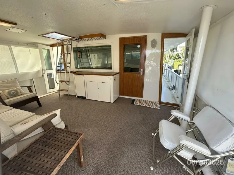 Slide: The Image of 63' Hatteras aftdeck forward - 5444647