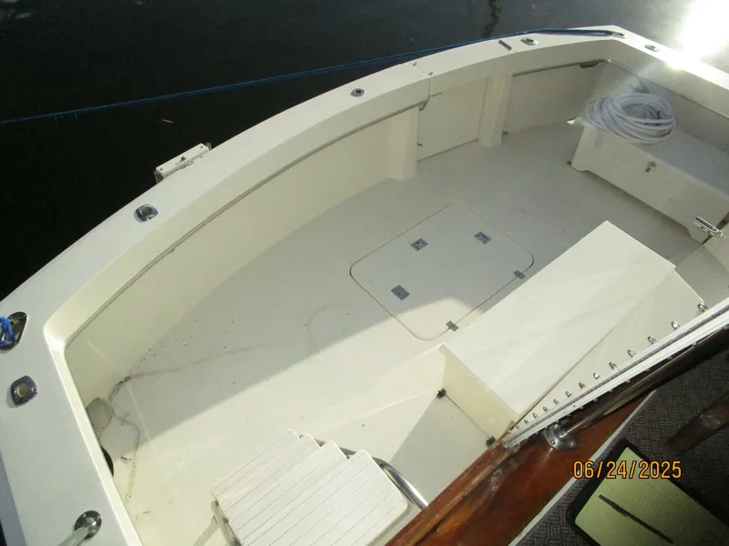 Slide: The Image of 63' Hatteras cockpit - 5444667