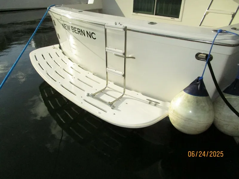 Slide: The Image of 63' Hatteras swimplatform - 5444853