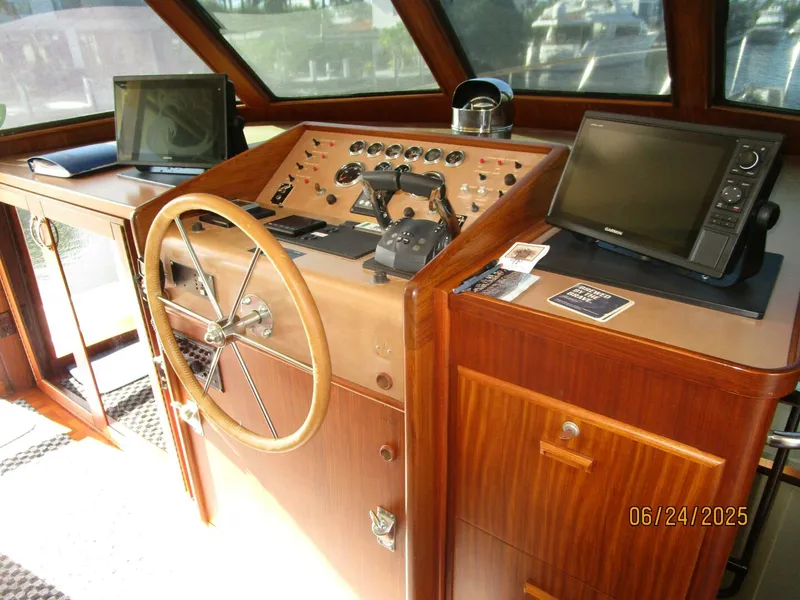 Slide: The Image of 63' Hatteras pilothouse helm1 - 5444736
