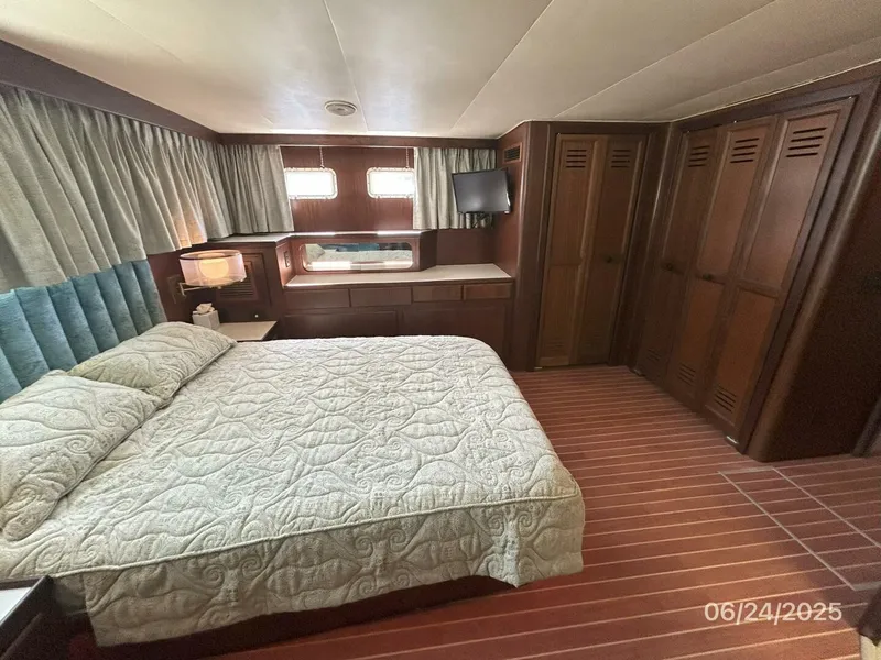 Slide: The Image of 63' Hatteras master stateroom port - 5444729