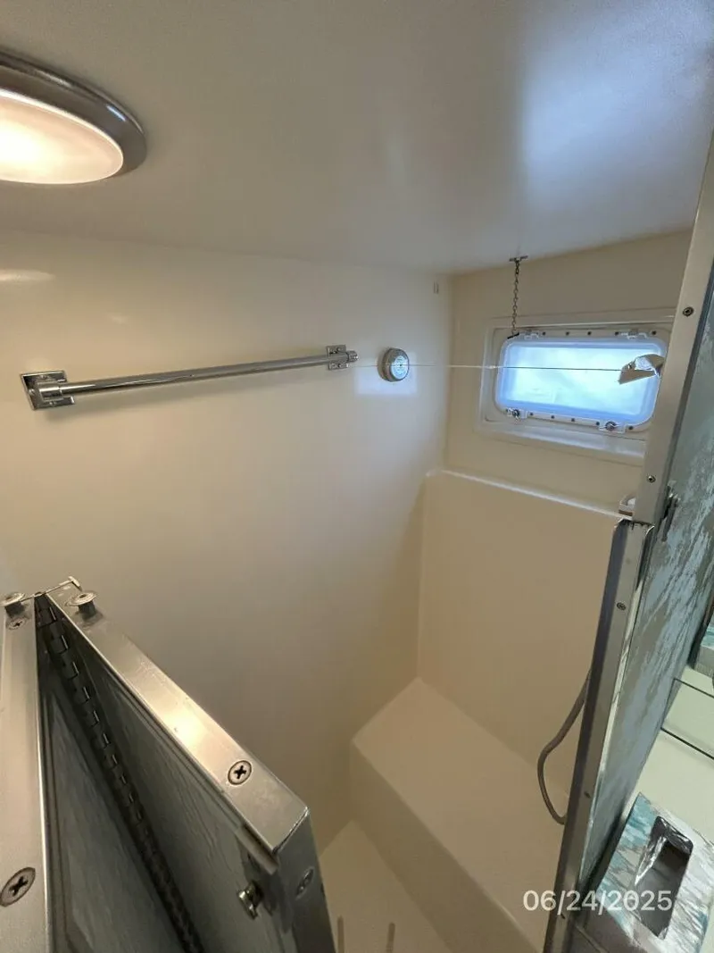 Slide: The Image of 63' Hatteras starboard guest shower - 5444834