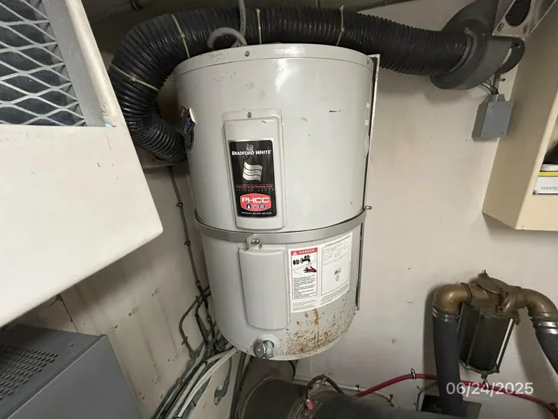Slide: The Image of 63' Hatteras water heater - 5444874