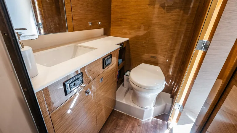 Slide: The Image of Cruisers Yachts 50 Cantius 2018 - 5444494