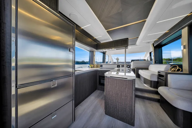 Slide: The Image of Galeon 560 FLY 2025 - 5450724