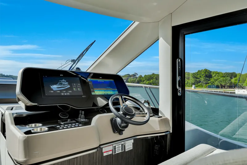 Slide: The Image of Galeon 560 FLY 2025 - 5450769