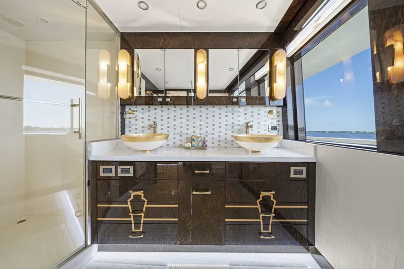 Slide: The Image of On Deck Master Head   - 5494390