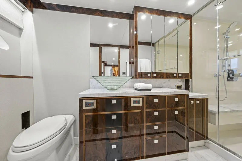 Slide: The Image of Starboard Side Head   - 5494402