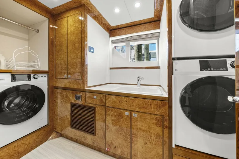 Slide: The Image of Stbd. Side Laundry Center   - 5494412