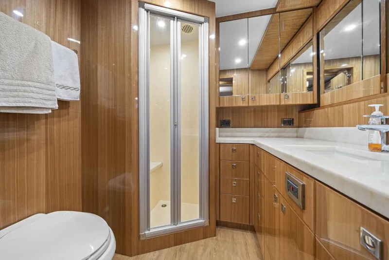 Slide: The Image of Captain's Head   - 5494454