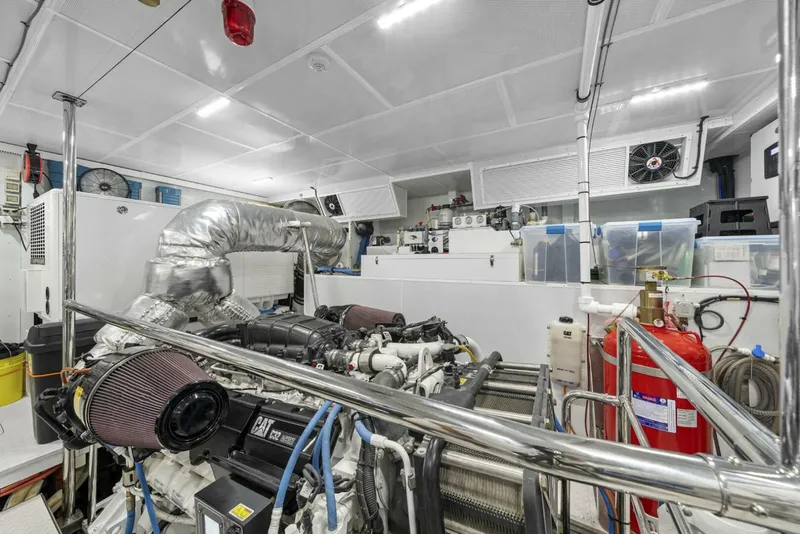 Slide: The Image of Outboard Port Engine  - 5494456